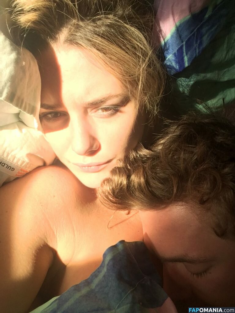Addison Timlin Nu Foto vazada #41