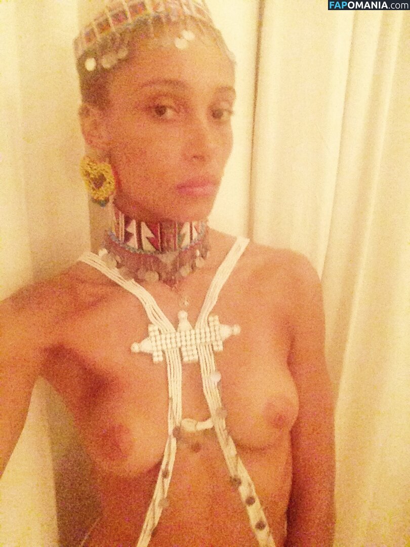 Adwoa Aboah Nu Foto vazada #28