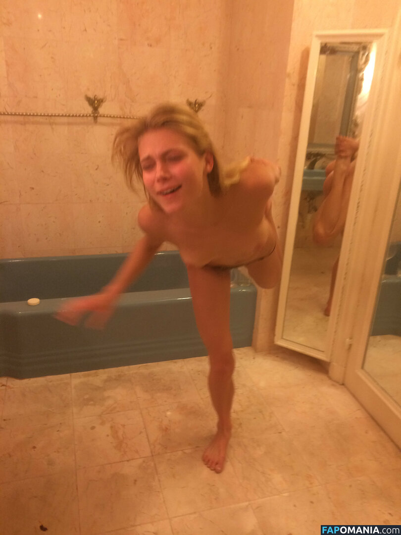 Allegra Carpenter Nu Foto vazada #20