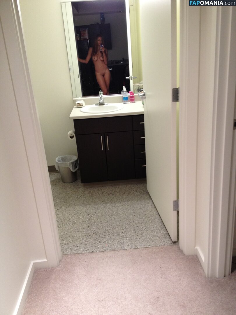 Alysha Clark Nu Foto vazada #2