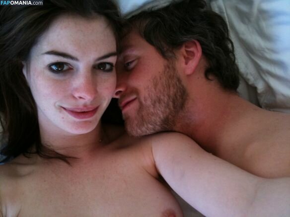Anne Hathaway Nu Foto vazada #7