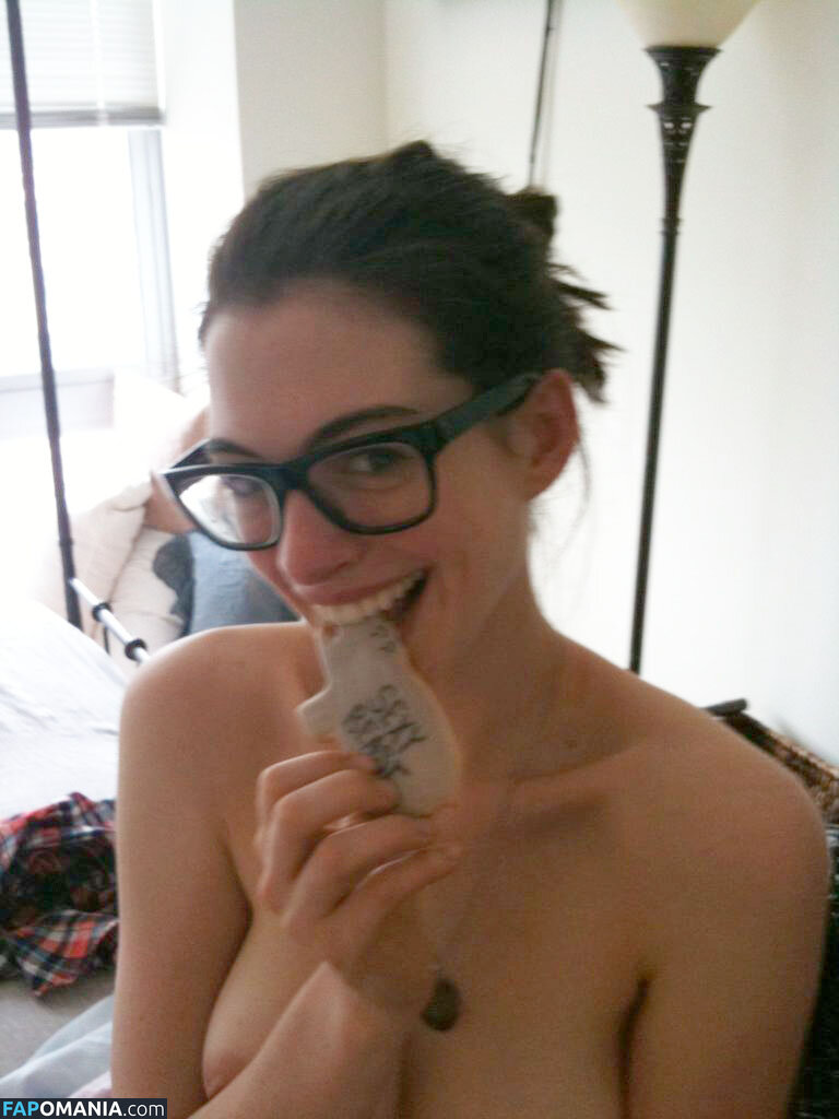 Anne Hathaway Nu Foto vazada #9