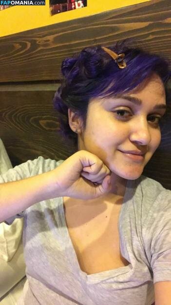 Ariela Barer Nu Foto vazada #14