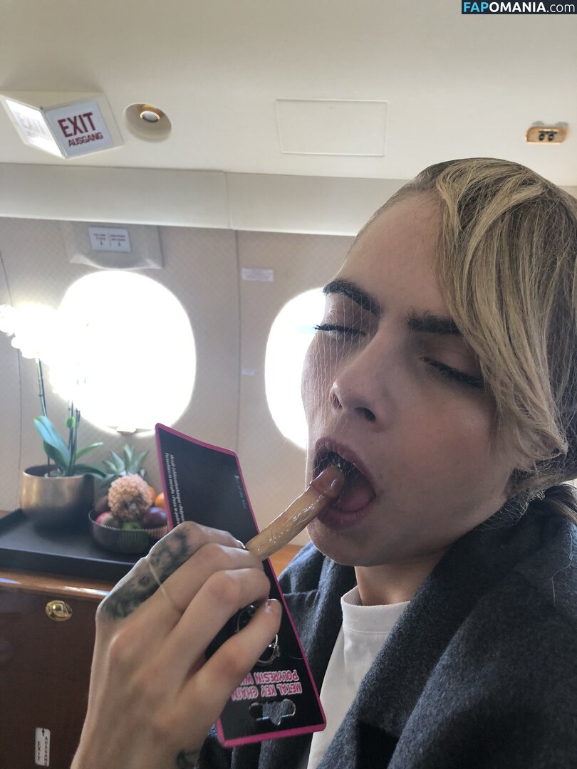 Ashley Benson And Cara Delevingne Nu Foto vazada #53