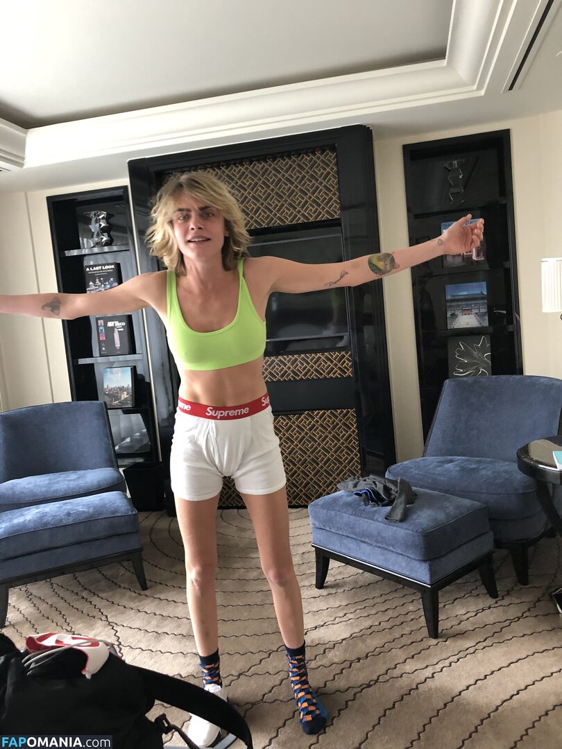 Ashley Benson And Cara Delevingne Nu Foto vazada #57