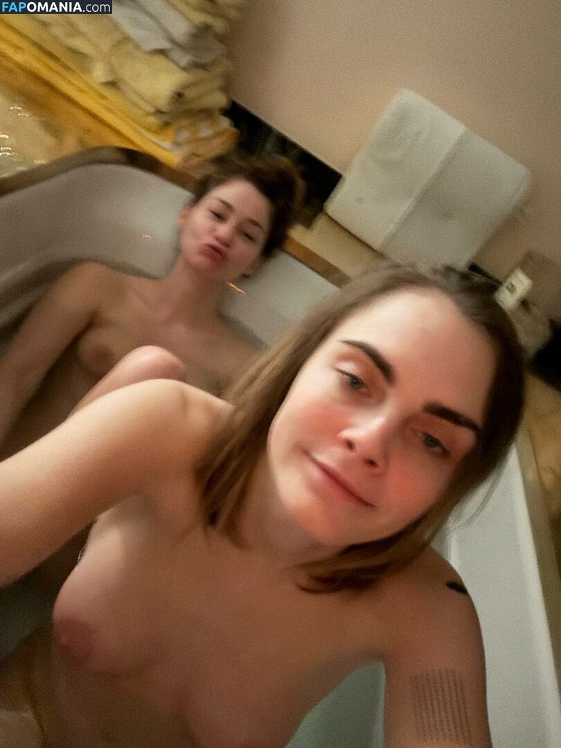 Ashley Benson And Cara Delevingne Nu Foto vazada #69