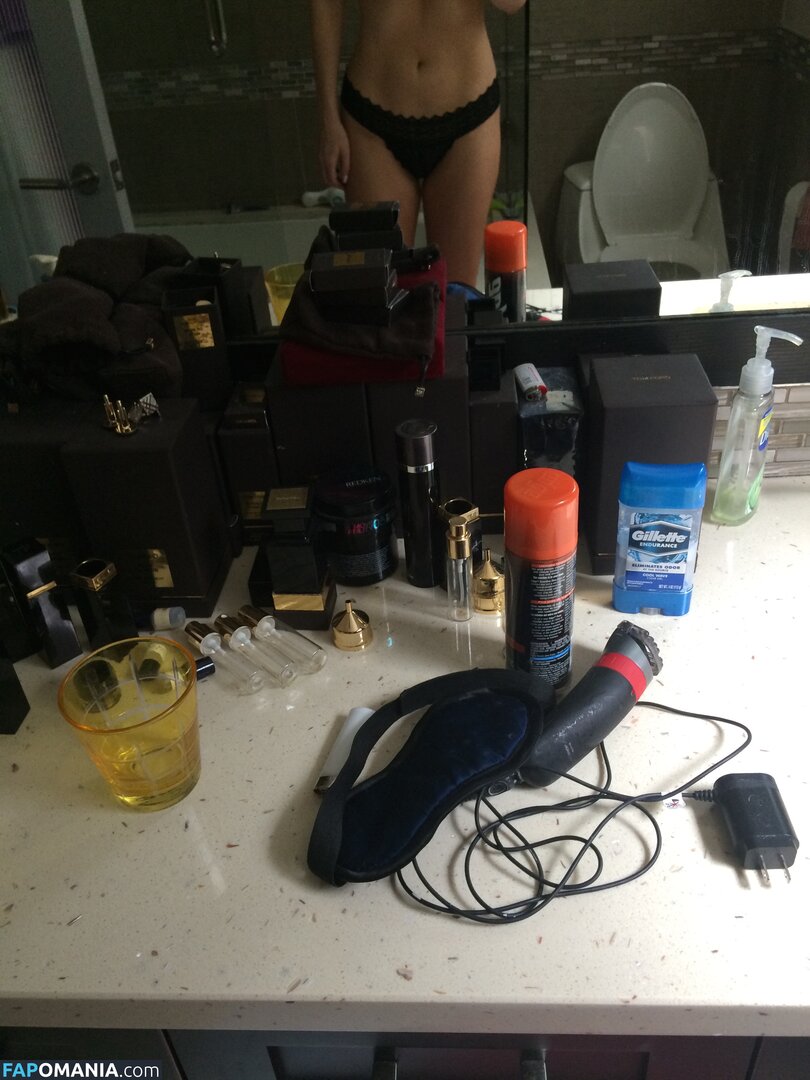 Ashley Mulheron Nu Foto vazada #196