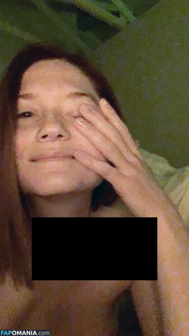 Bonnie Wright Nu Foto vazada #5