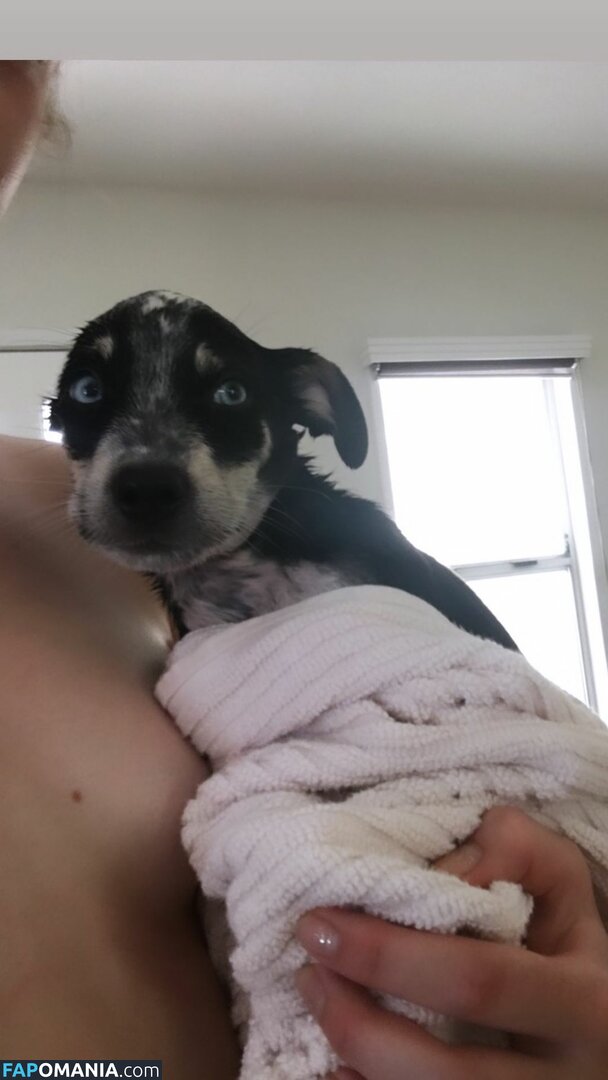 Bonnie Wright Nu Foto vazada #12