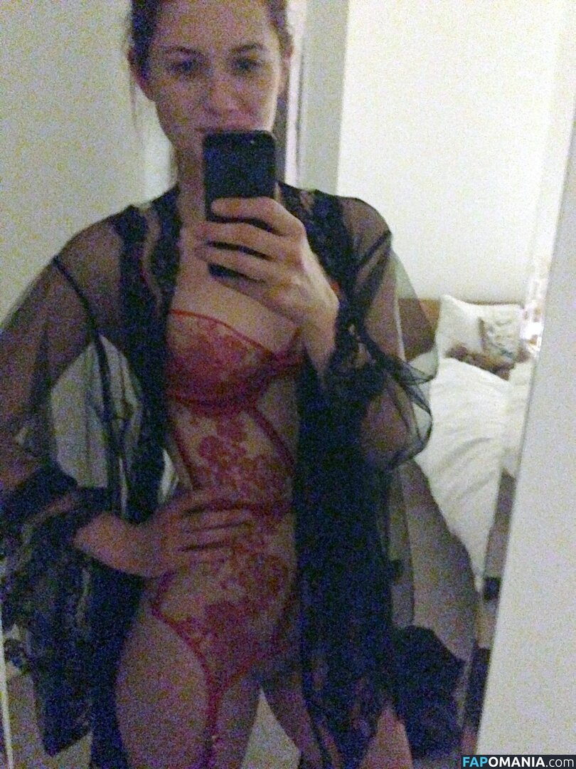 Bonnie Wright Nu Foto vazada #14