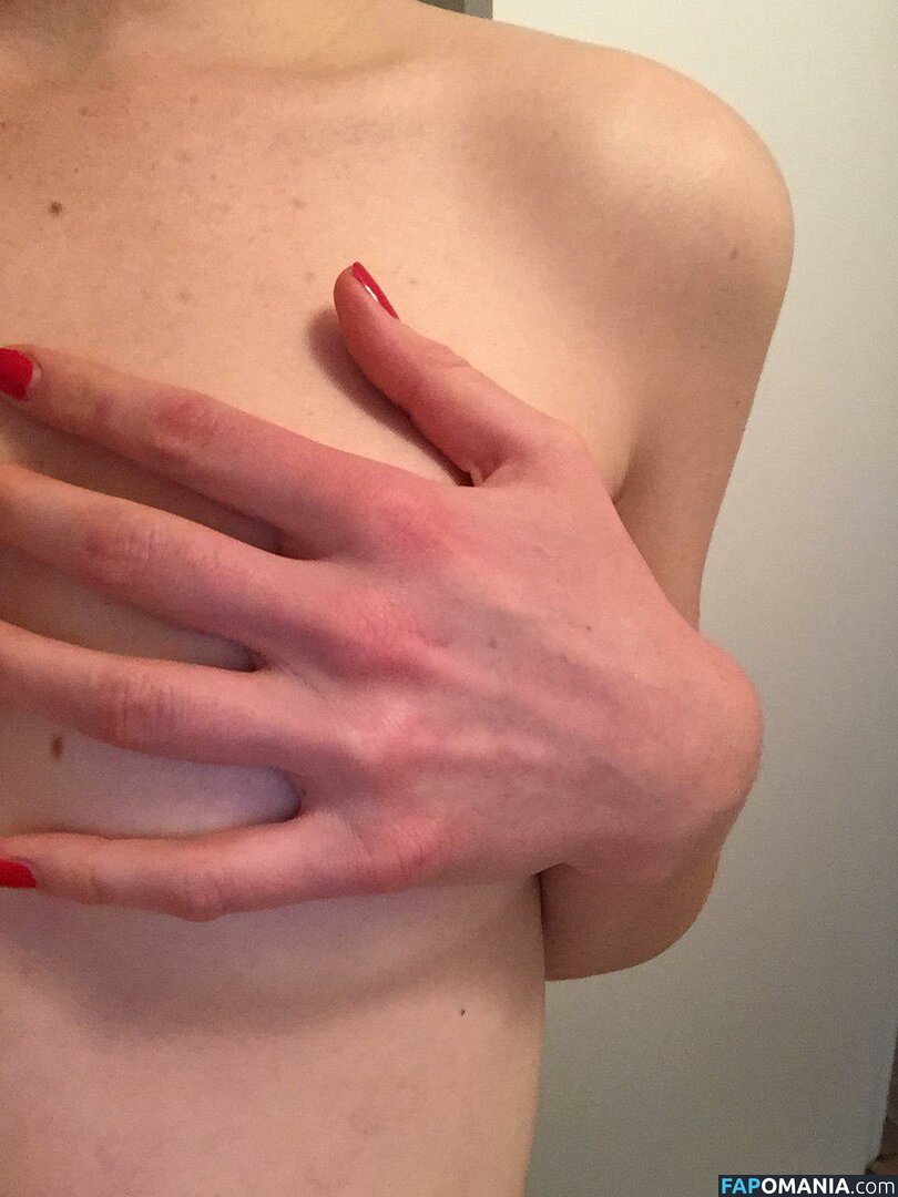 Bonnie Wright Nu Foto vazada #23