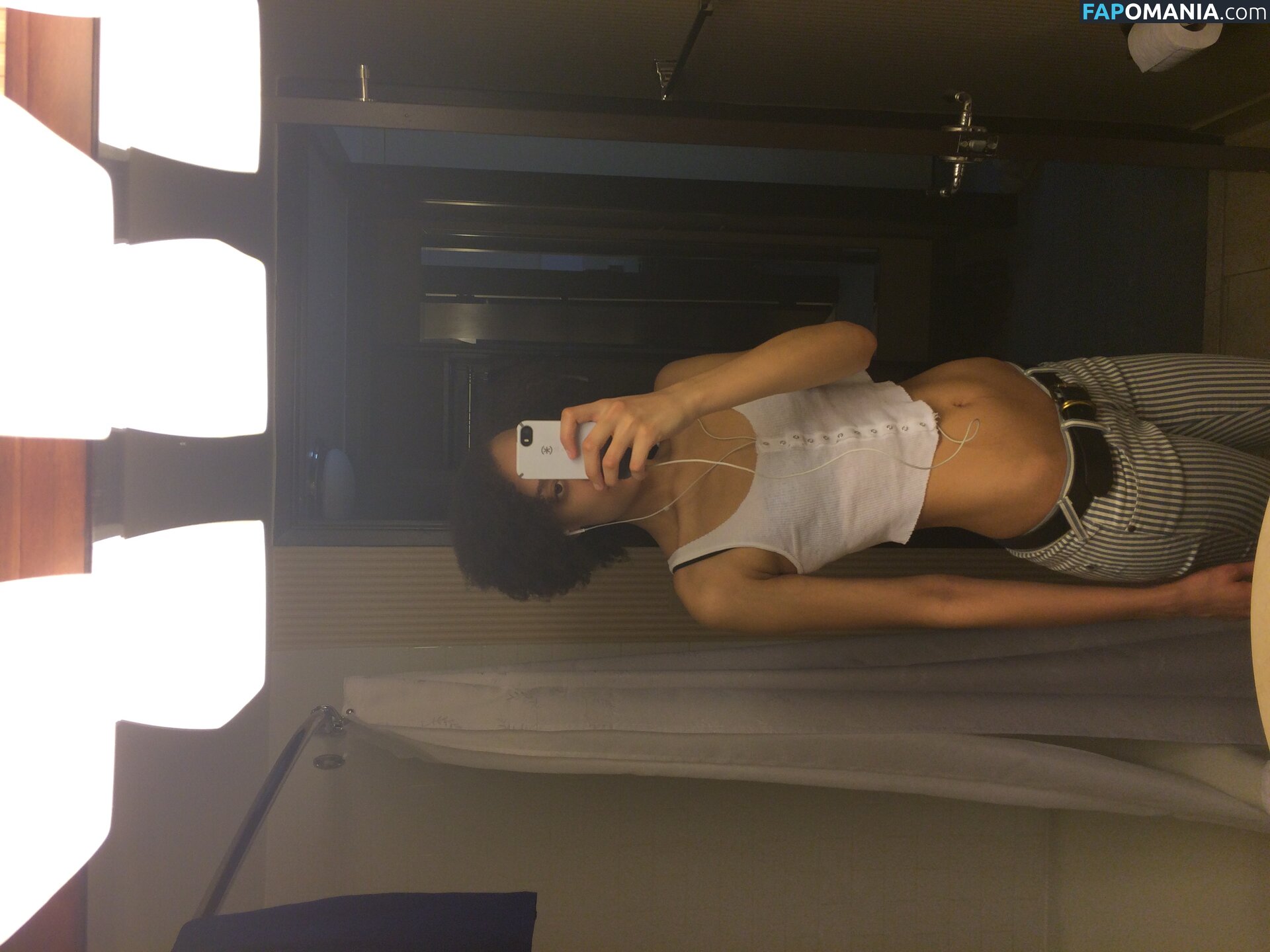 Britne Oldford Nu Foto vazada #14