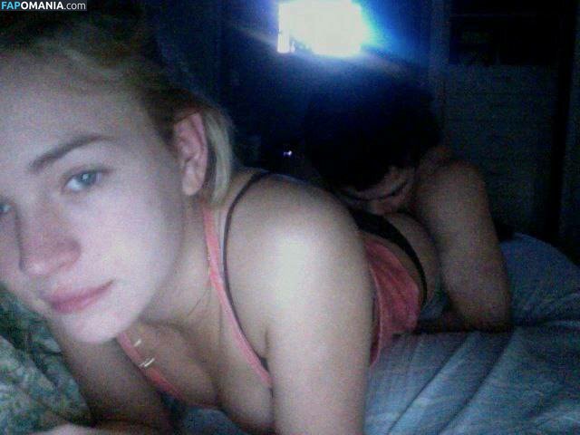 Britt Robertson Nu Foto vazada #9