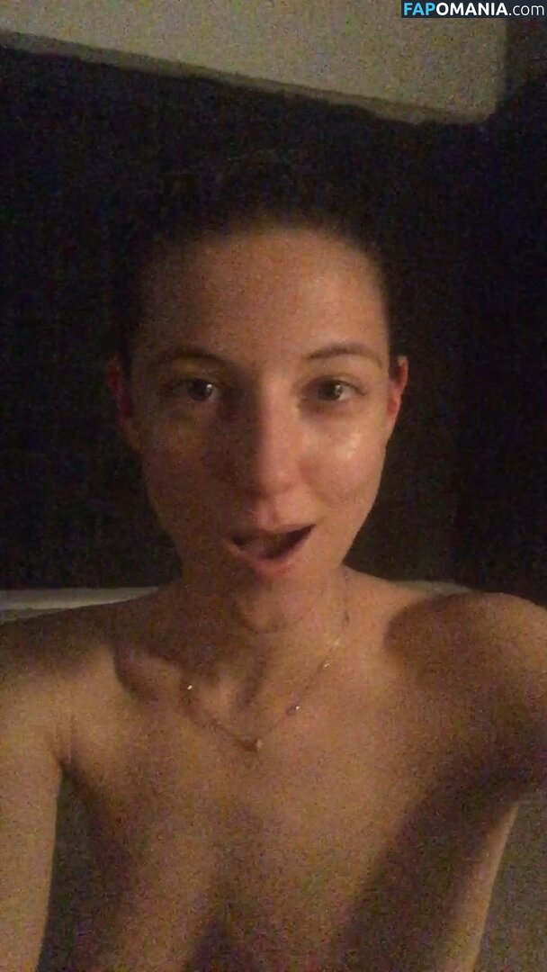 Caitlin Gerard Nu Foto vazada #10