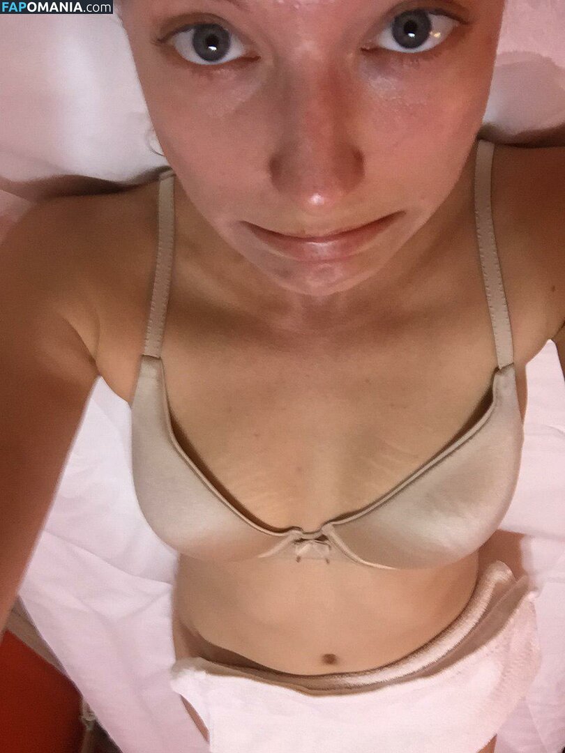 Caitlin Gerard Nu Foto vazada #19