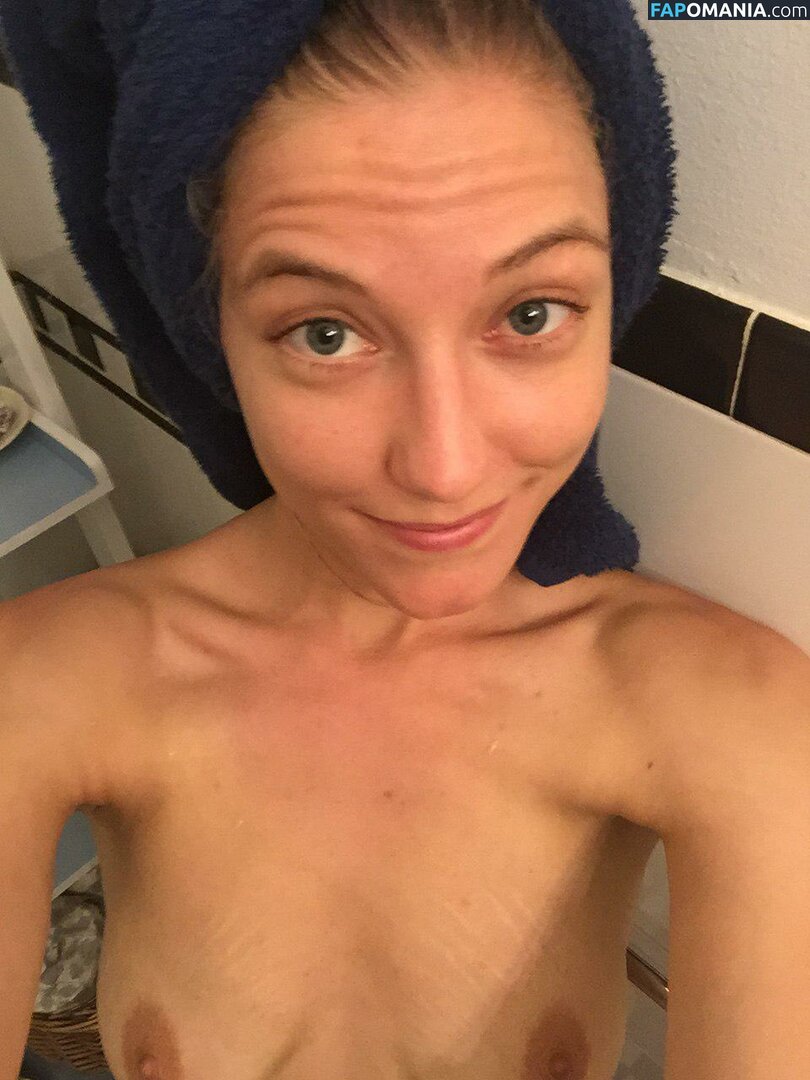 Caitlin Gerard Nu Foto vazada #22