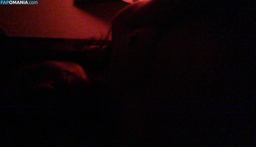 Carly Pope Nu Foto vazada #8