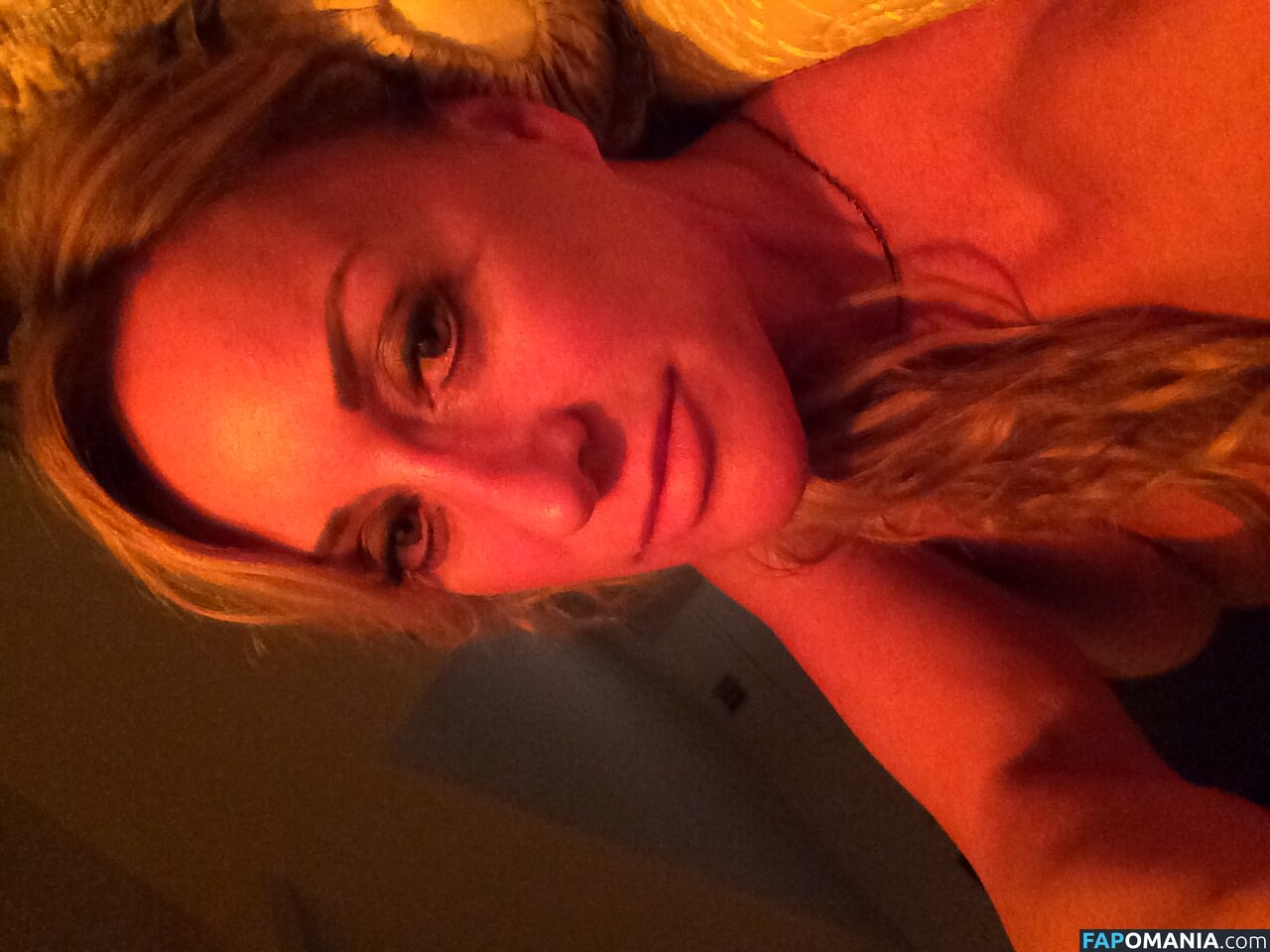 Carrie Michalka Nu Foto vazada #187