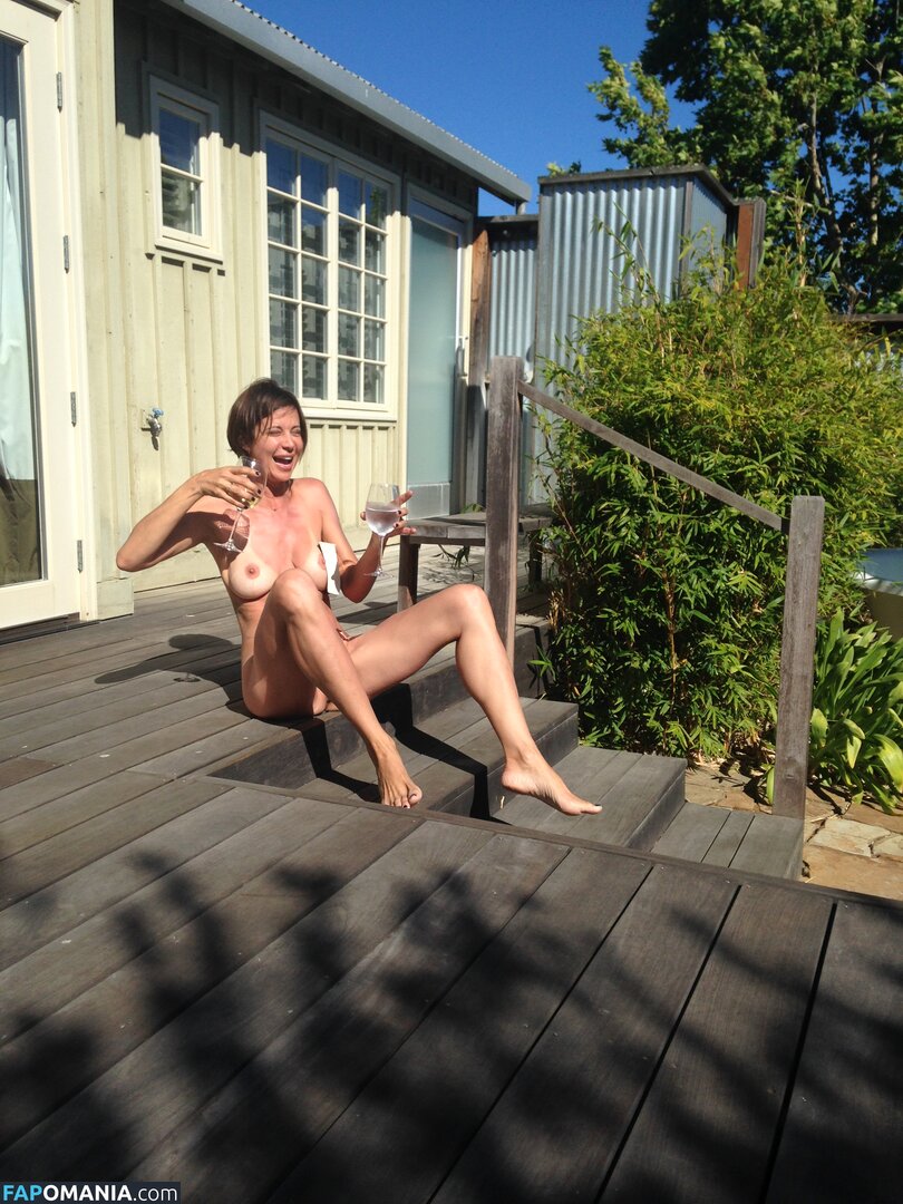 Catherine Bell Nu Foto vazada #9