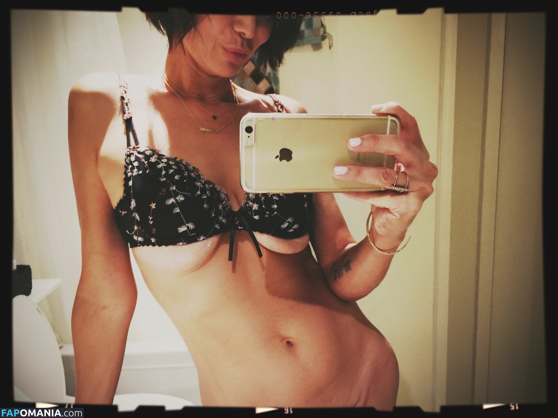 Catherine Bell Nu Foto vazada #41