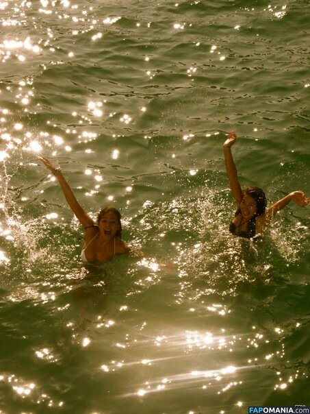 Chloe Bennett Nu Foto vazada #12