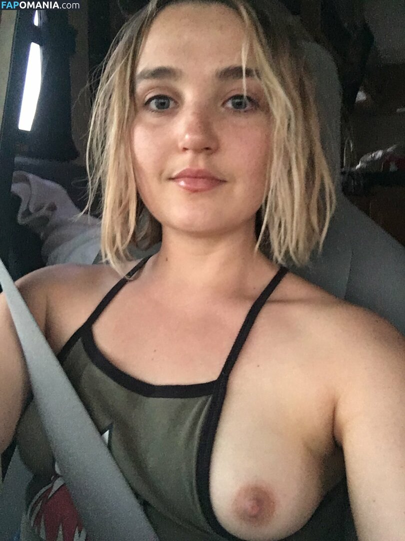 Chloe Fineman Nu Foto vazada #7