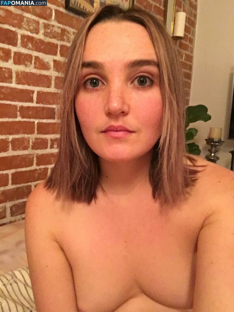 Chloe Fineman Nu Foto vazada #17