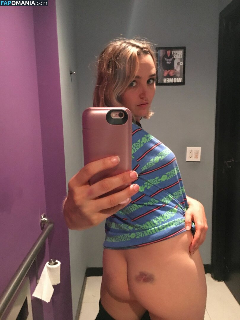 Chloe Fineman Nu Foto vazada #30