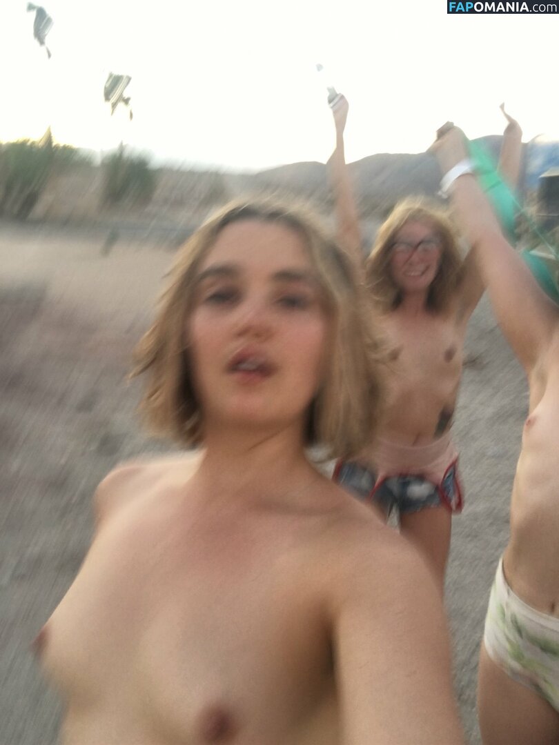 Chloe Fineman Nu Foto vazada #42
