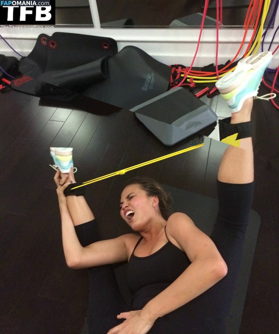 Chrissy Teigen Nu Foto vazada #1