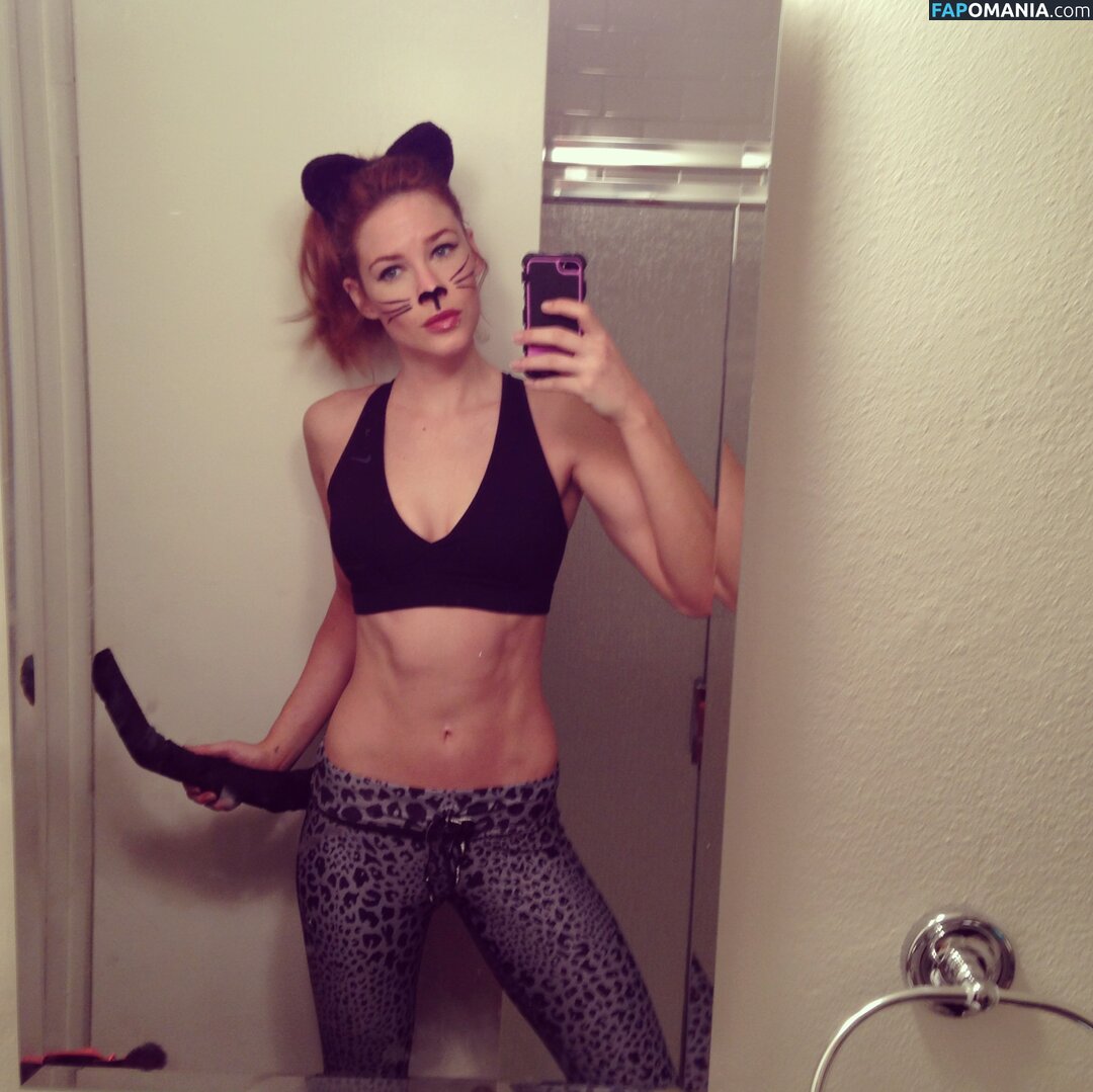 Courtney Hope Nu Foto vazada #3