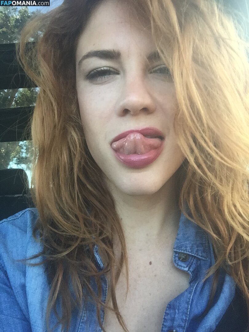 Courtney Hope Nu Foto vazada #4