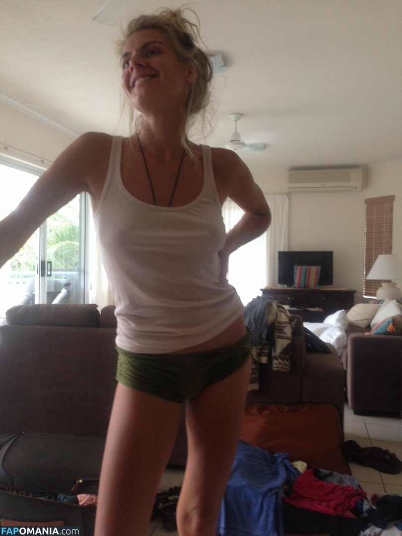 Eliza Coupe Nu Foto vazada #3