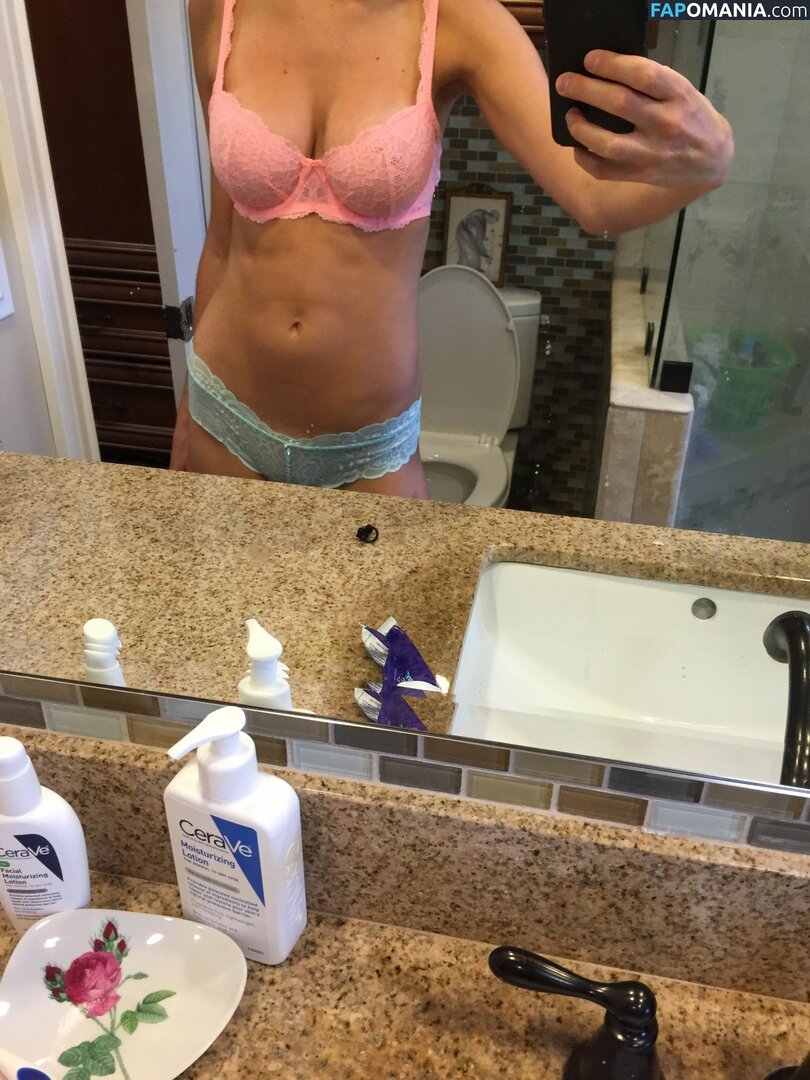 Elizabeth Turner Nu Foto vazada #59