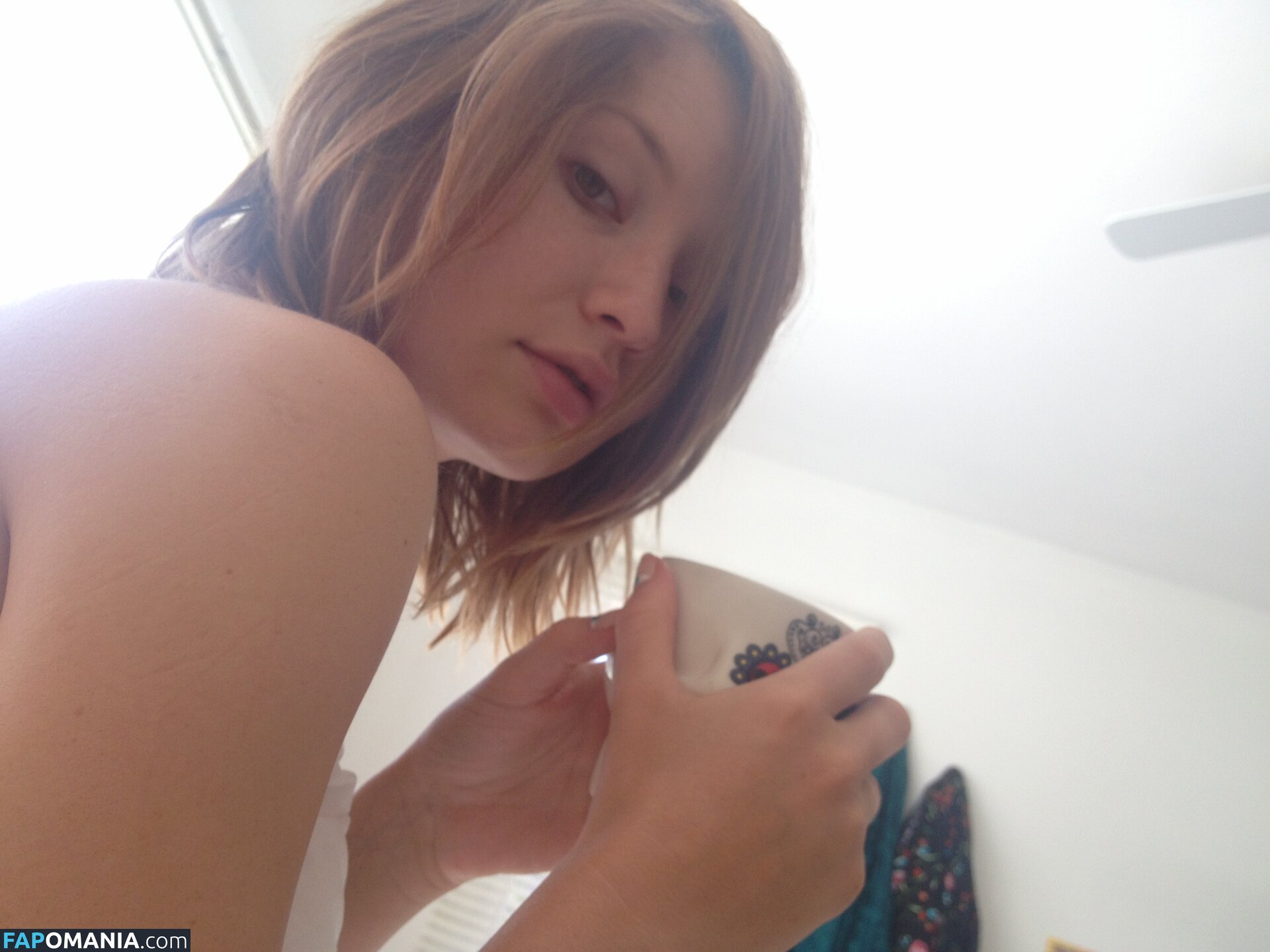 Emily Browning Nu Foto vazada #13
