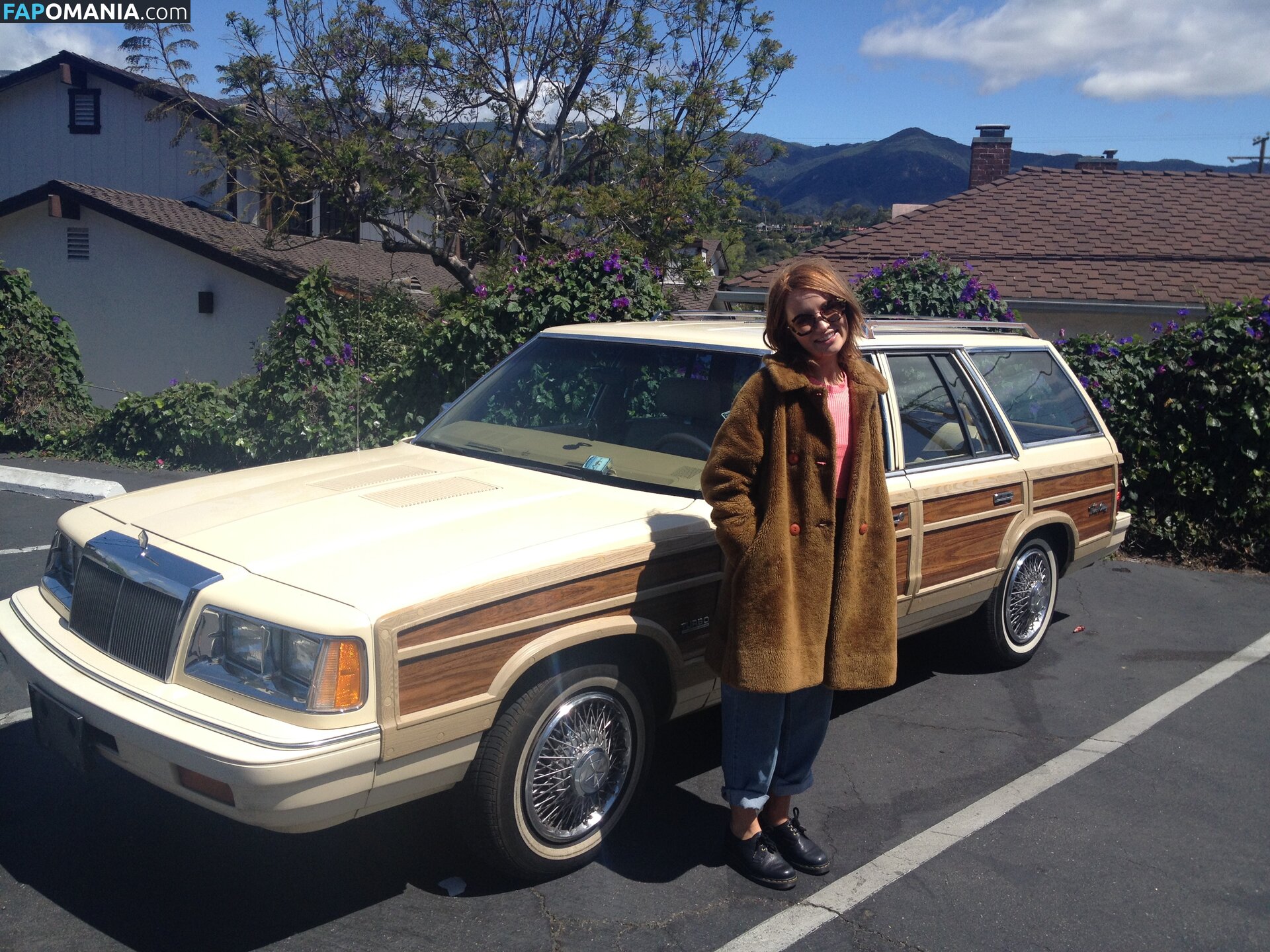 Emily Browning Nu Foto vazada #21