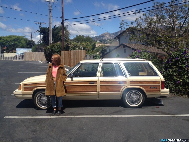 Emily Browning Nu Foto vazada #24