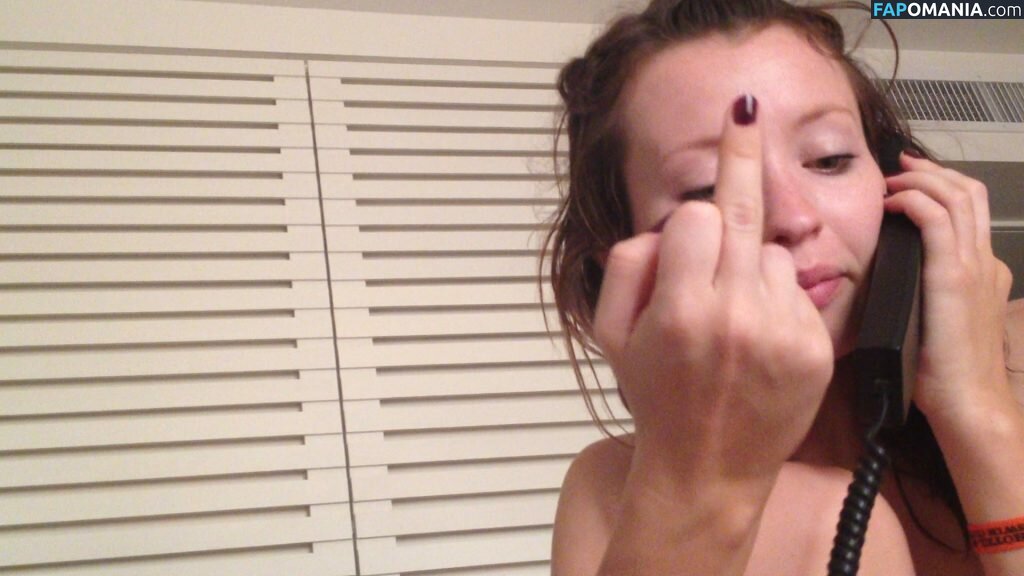 Emily Browning Nu Foto vazada #36