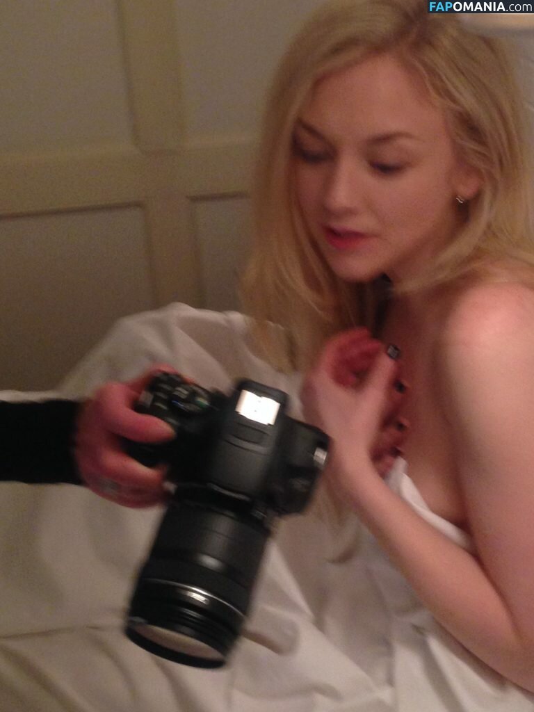 Emily Kinney Nu Foto vazada #20