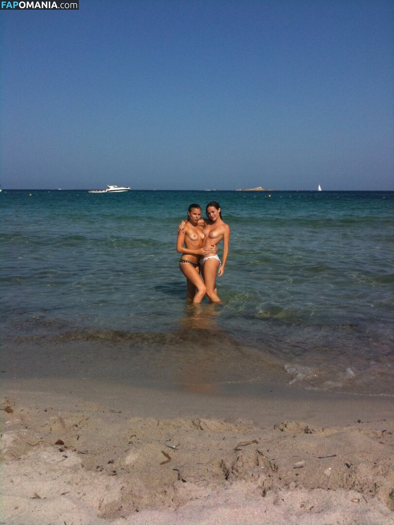 Hailey Gates And Paige Elkington Nu Foto vazada #11