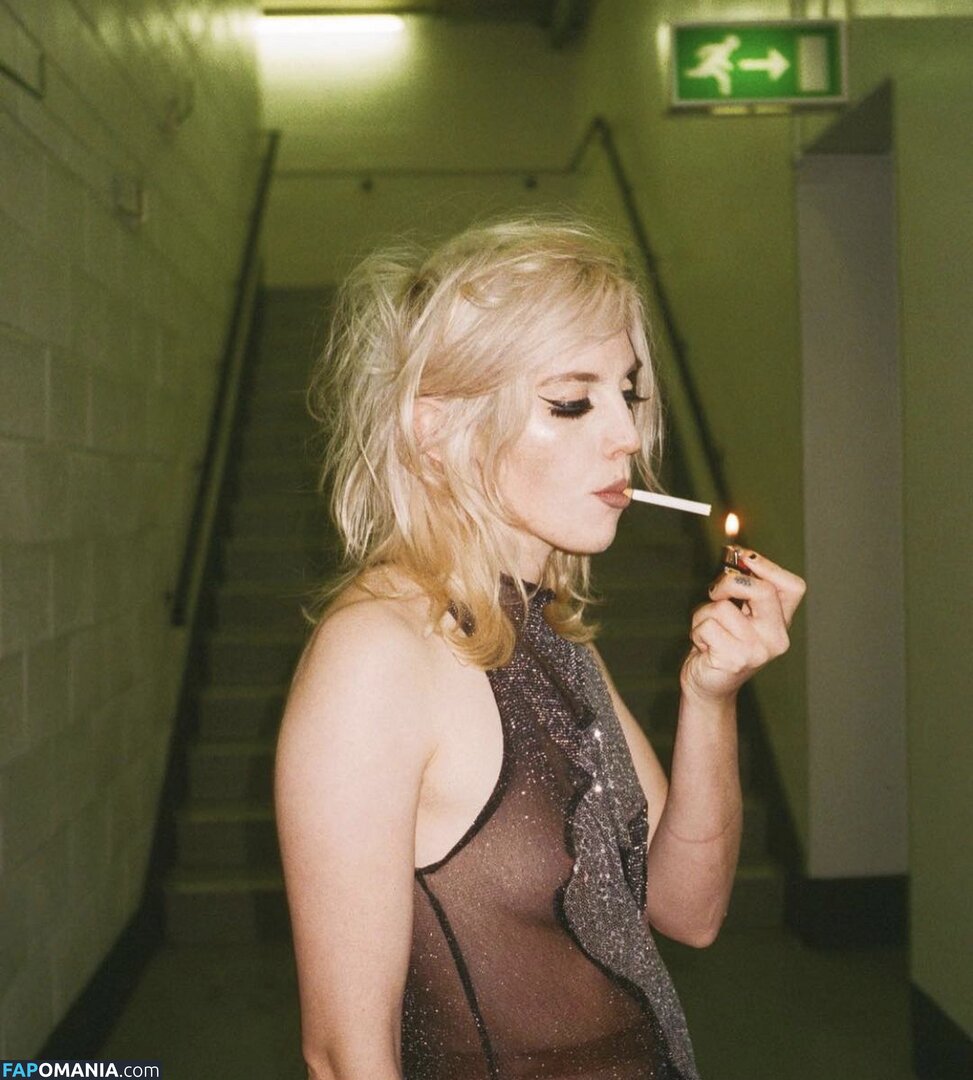 Izzy Phillips Nu Foto vazada #13