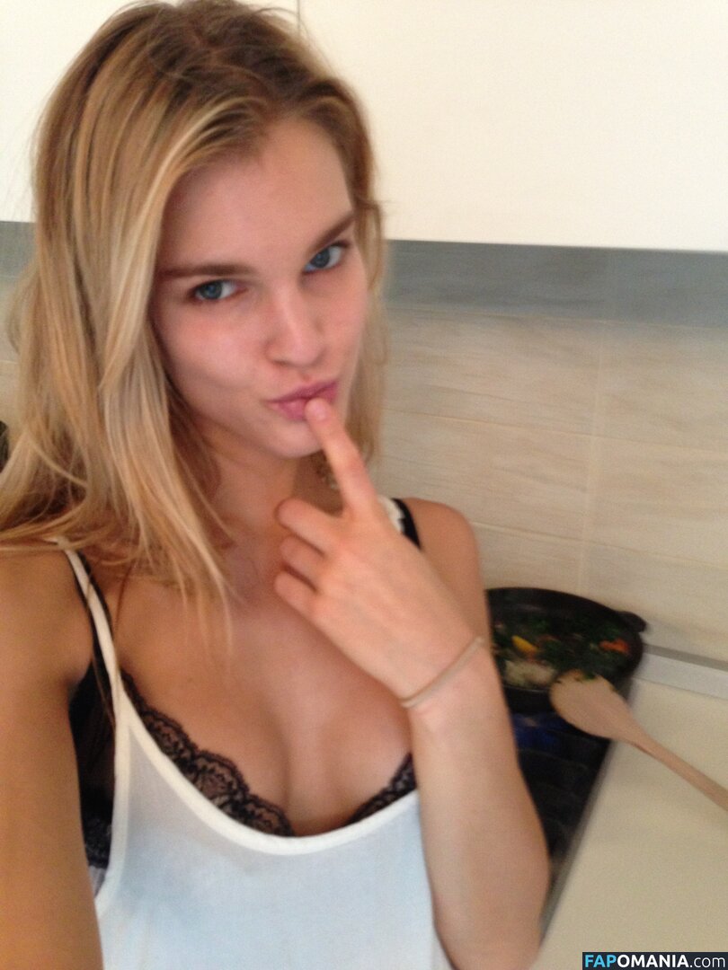 Joy Corrigan Nu Foto vazada #3