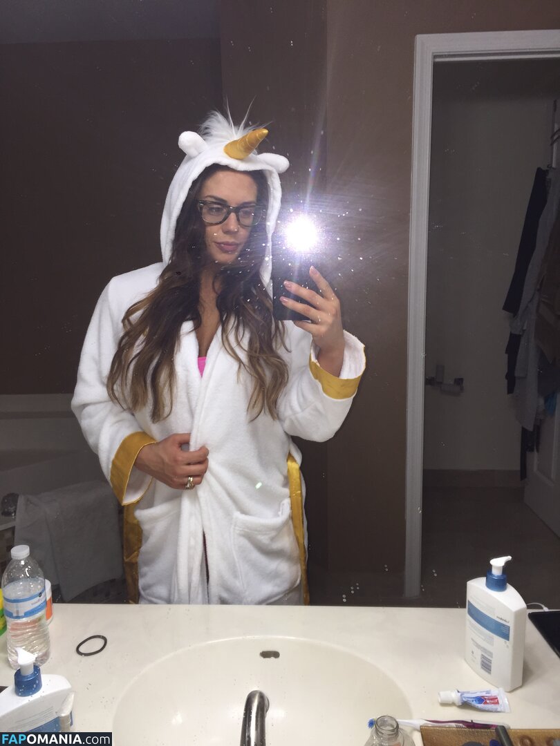 Kaitlyn WWE Nu Foto vazada #72