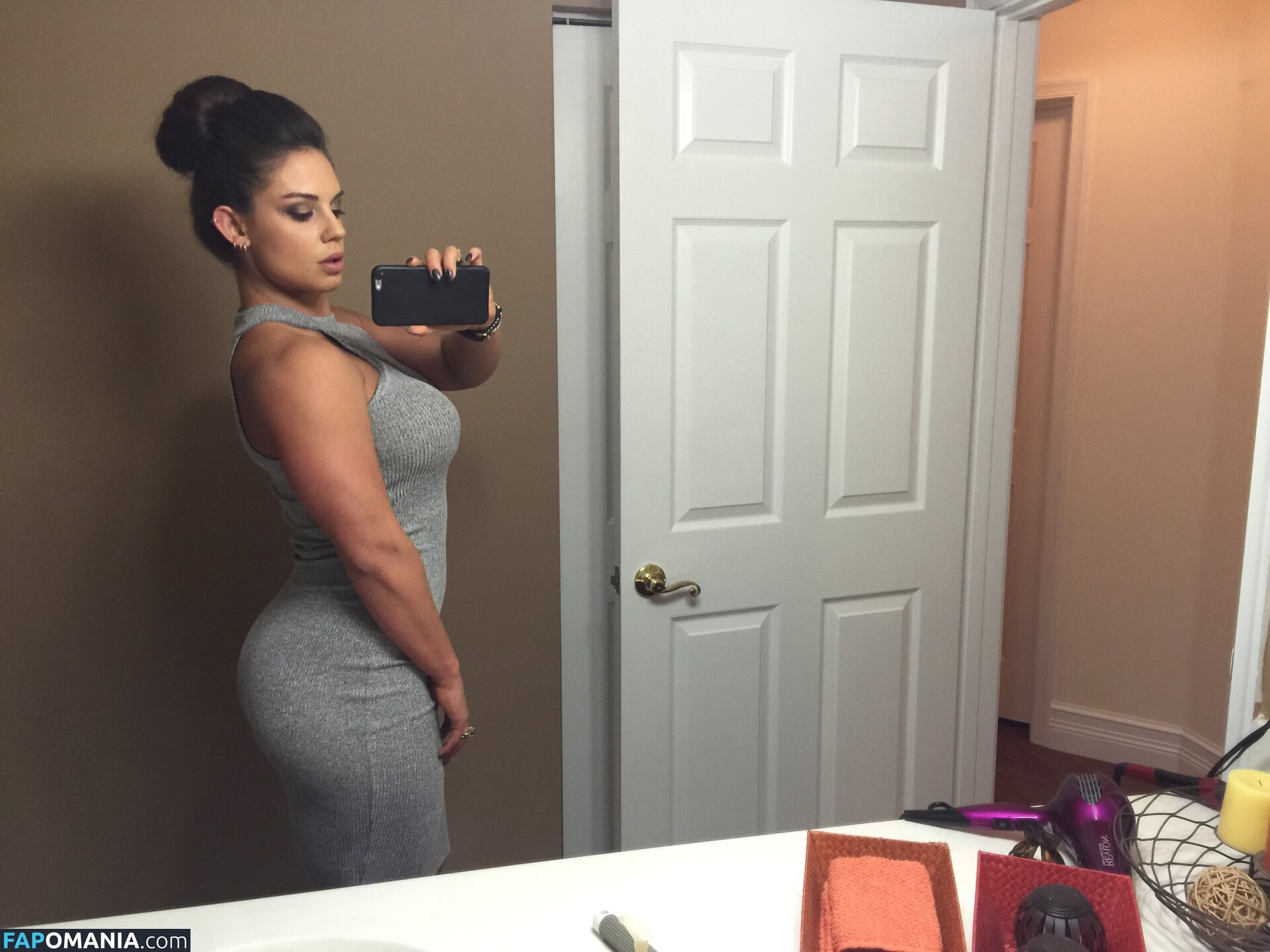 Kaitlyn WWE Nu Foto vazada #136