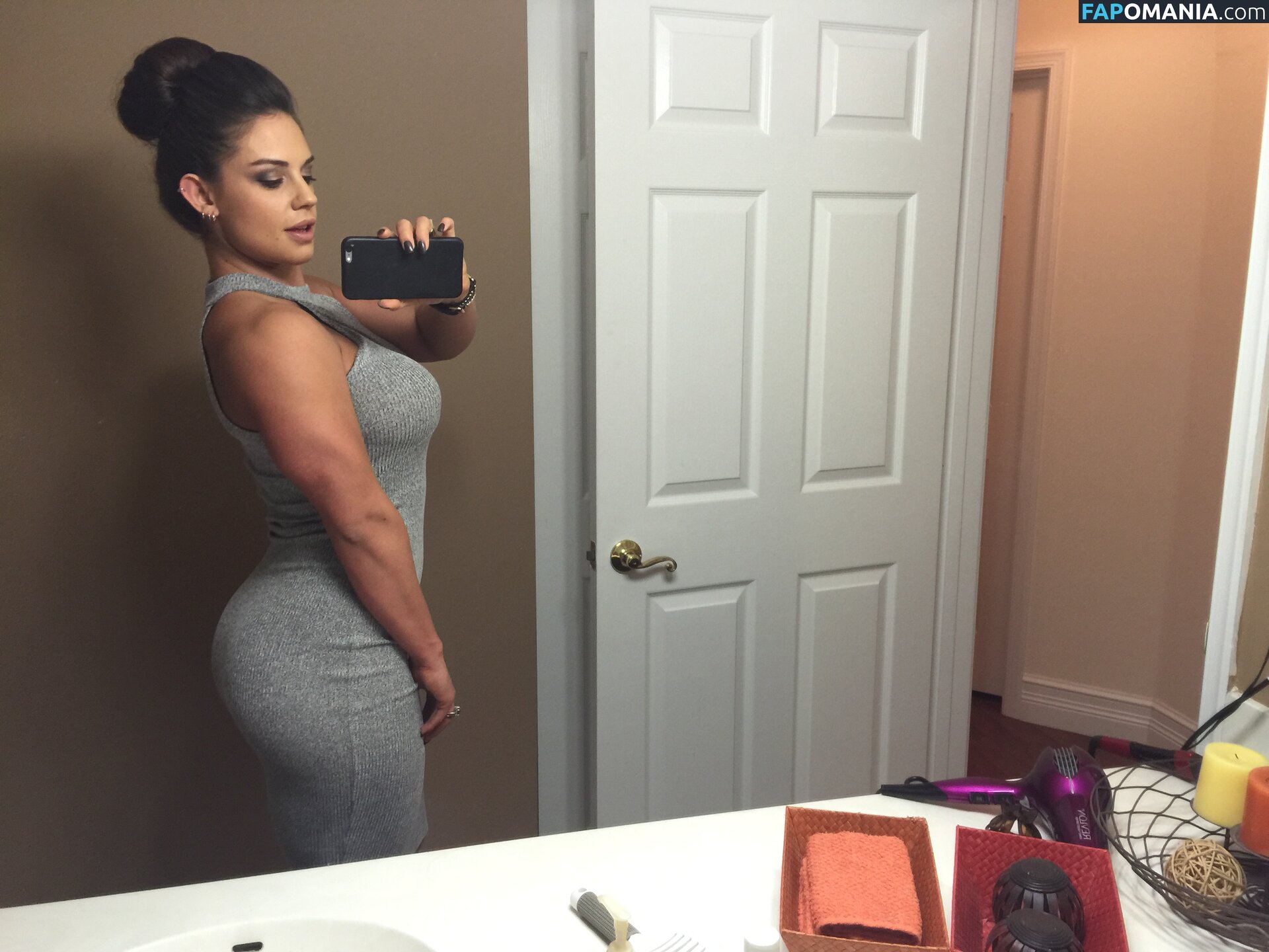 Kaitlyn WWE Nu Foto vazada #137