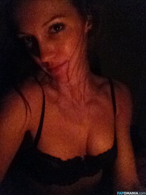 Katie Cassidy Nu Foto vazada #7