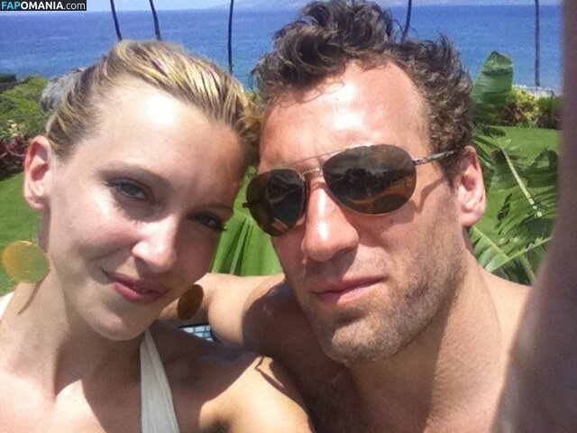 Katie Cassidy Nu Foto vazada #13