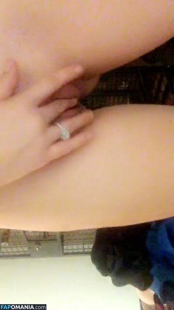 Katie Vernola Nu Foto vazada #37