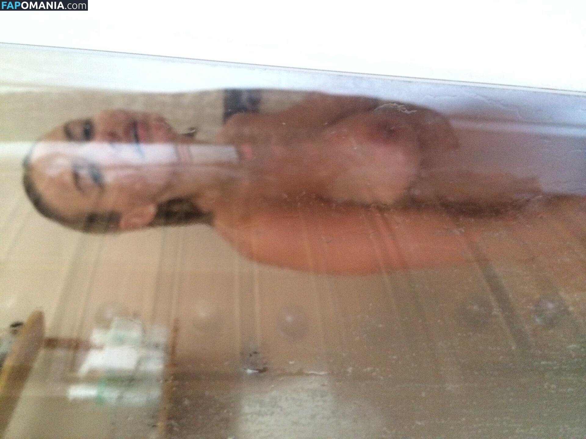 Lara Bingle Nu Foto vazada #226