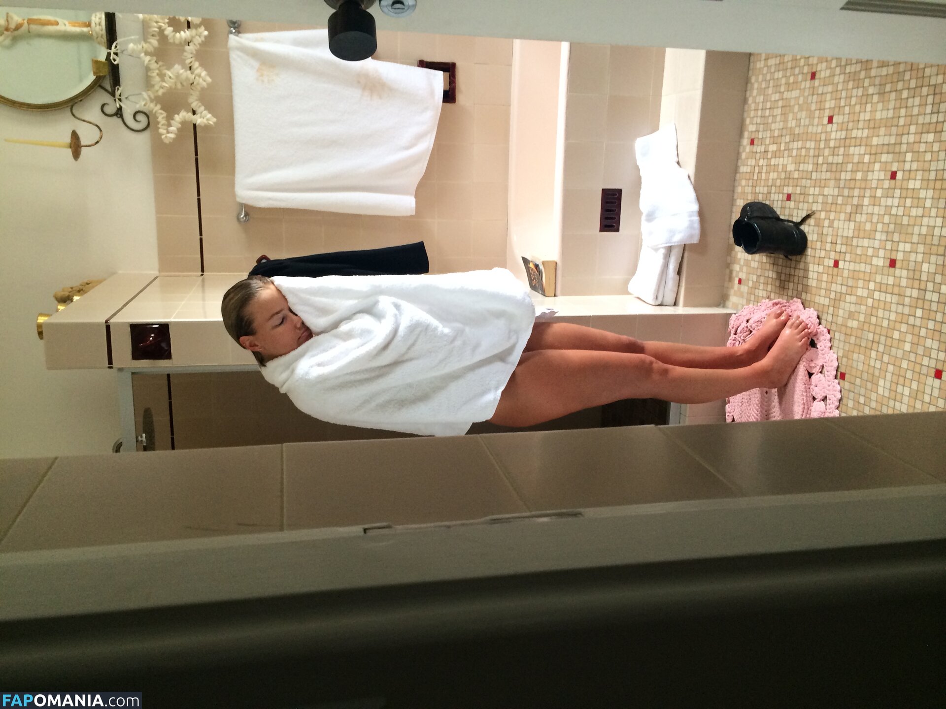 Lara Bingle Nu Foto vazada #261